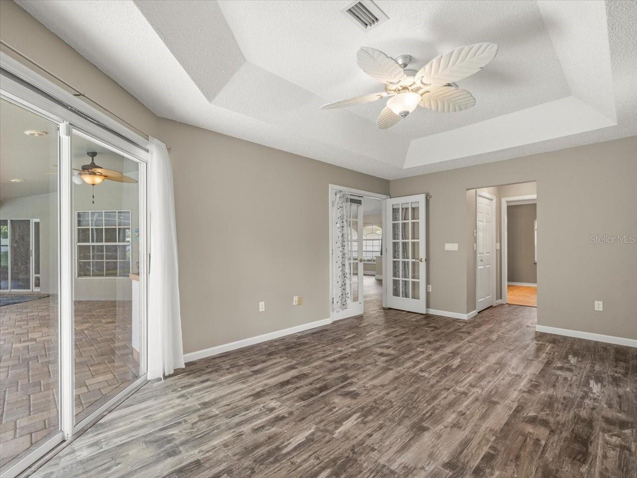 Image 22 of 59 For 14717 Linden Drive