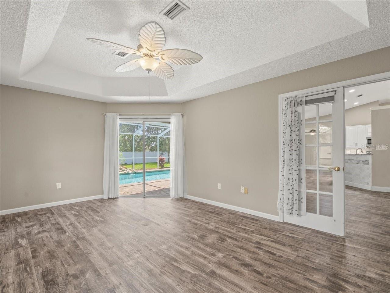 Image 23 of 59 For 14717 Linden Drive