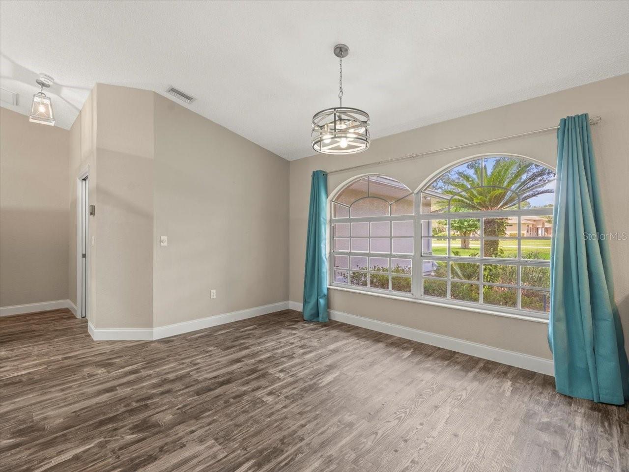 Image 28 of 59 For 14717 Linden Drive