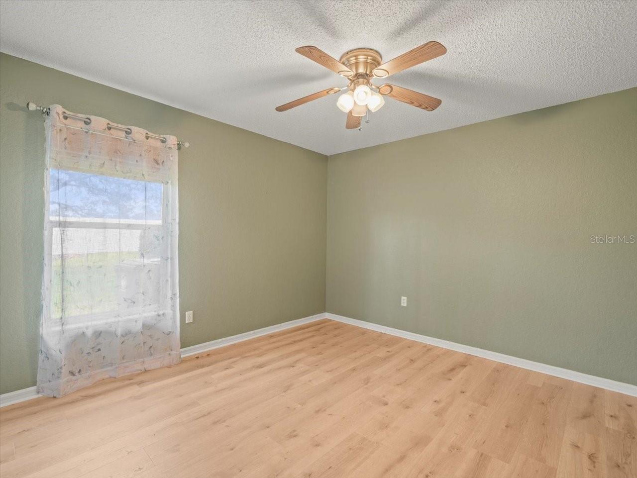 Image 30 of 59 For 14717 Linden Drive