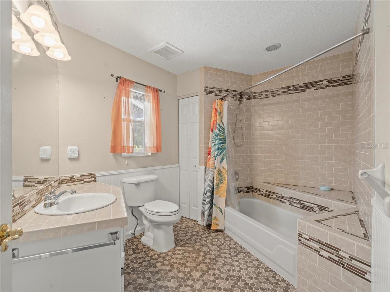 Image 34 of 59 For 14717 Linden Drive