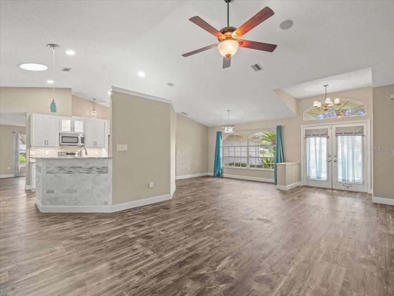 Image 6 of 59 For 14717 Linden Drive