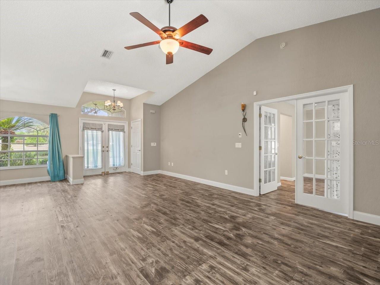 Image 7 of 59 For 14717 Linden Drive