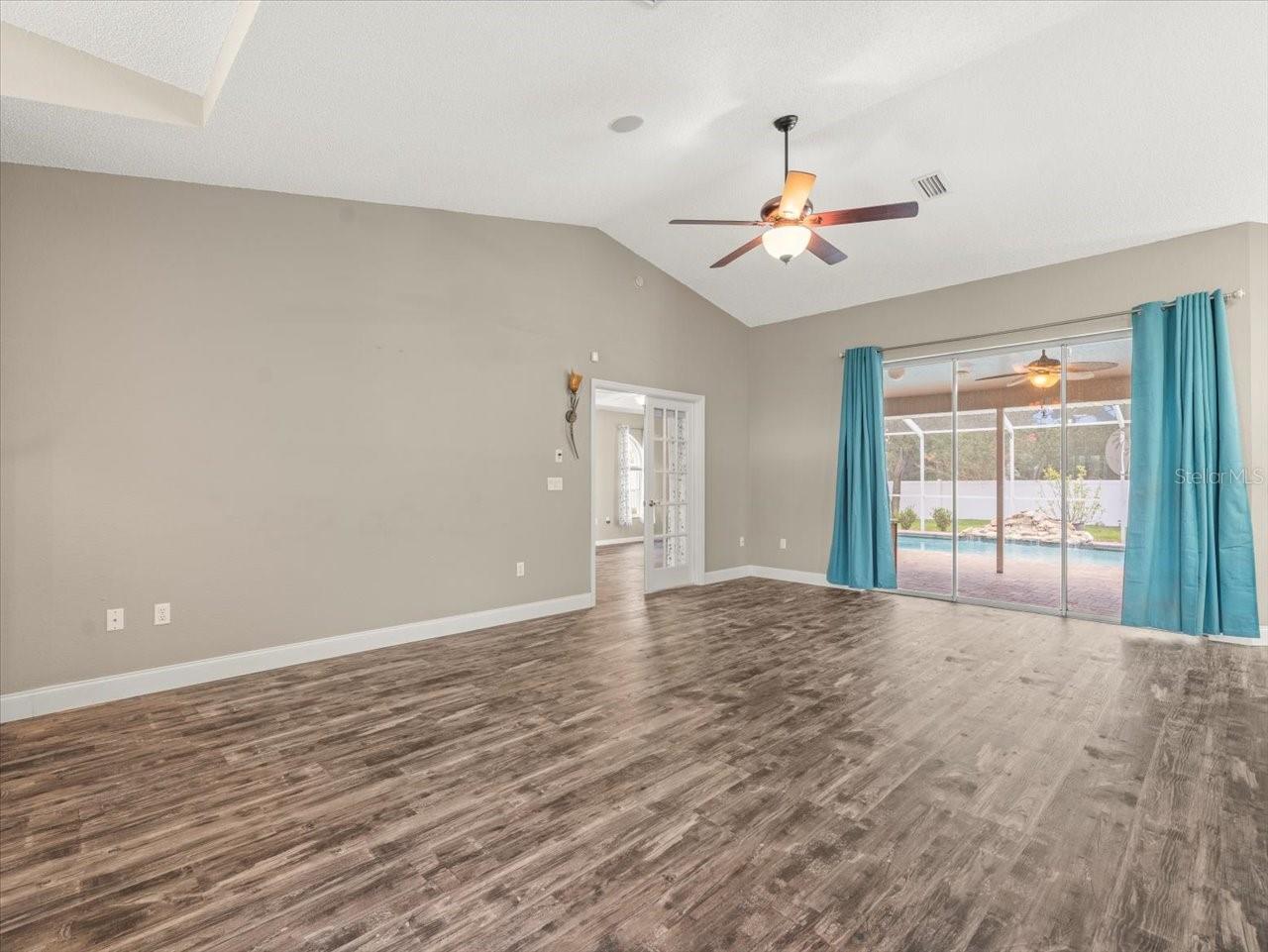 Image 8 of 59 For 14717 Linden Drive