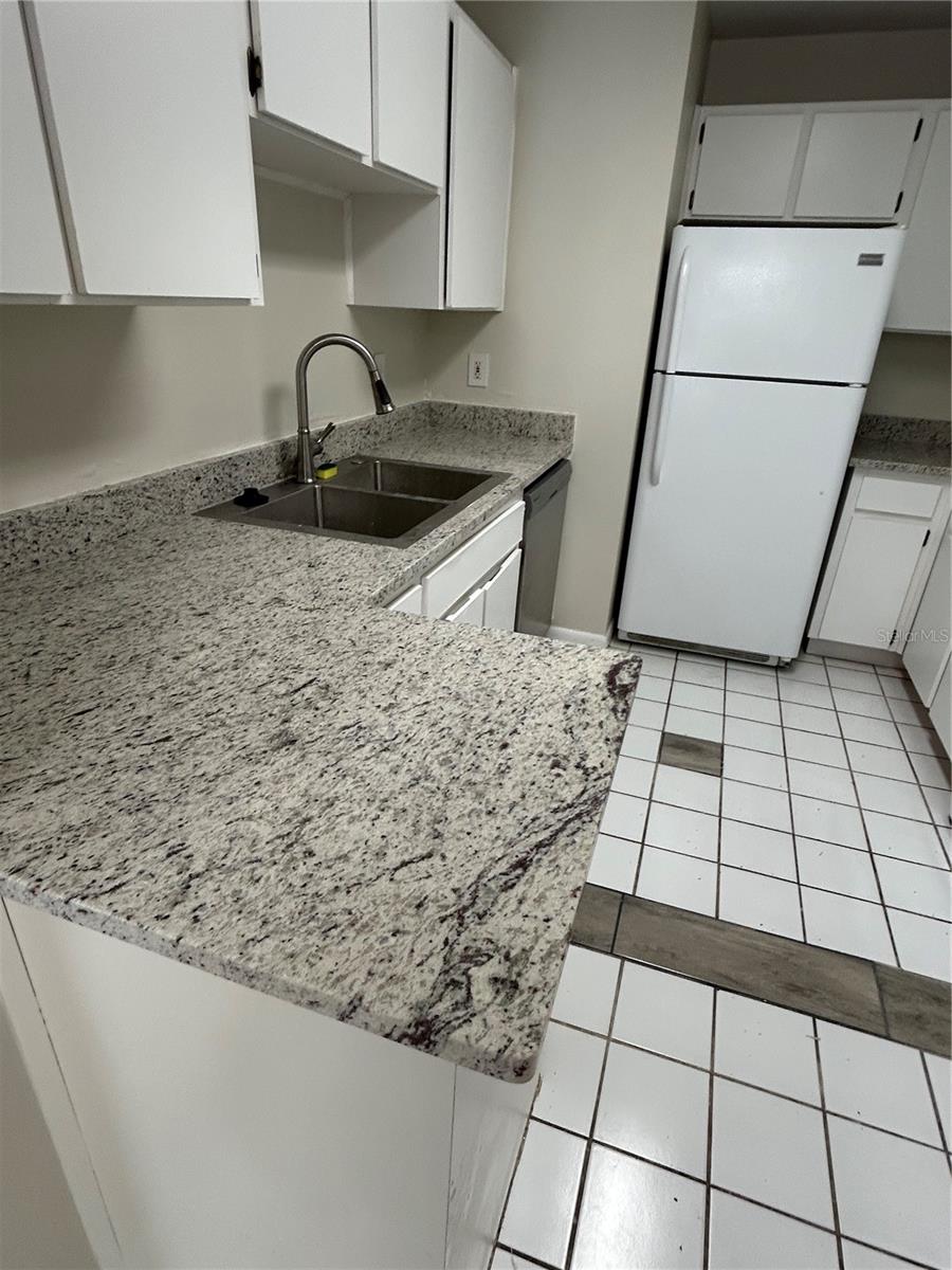 Image 10 of 44 For 3002 Cleveland Street B7