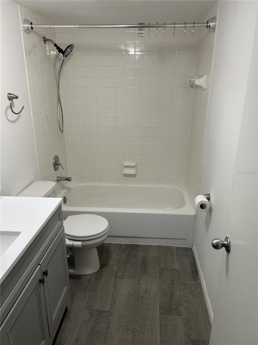 Image 14 of 44 For 3002 Cleveland Street B7