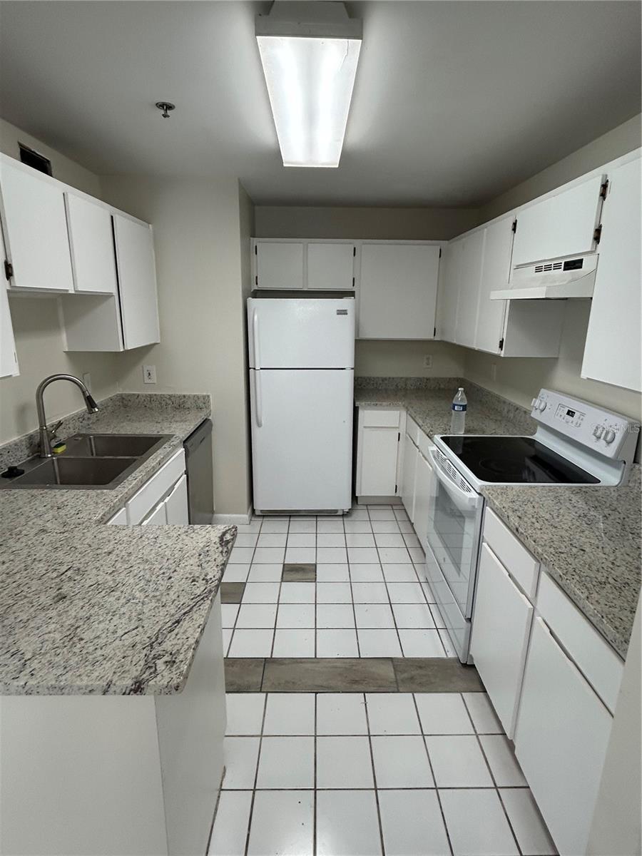 Image 9 of 44 For 3002 Cleveland Street B7
