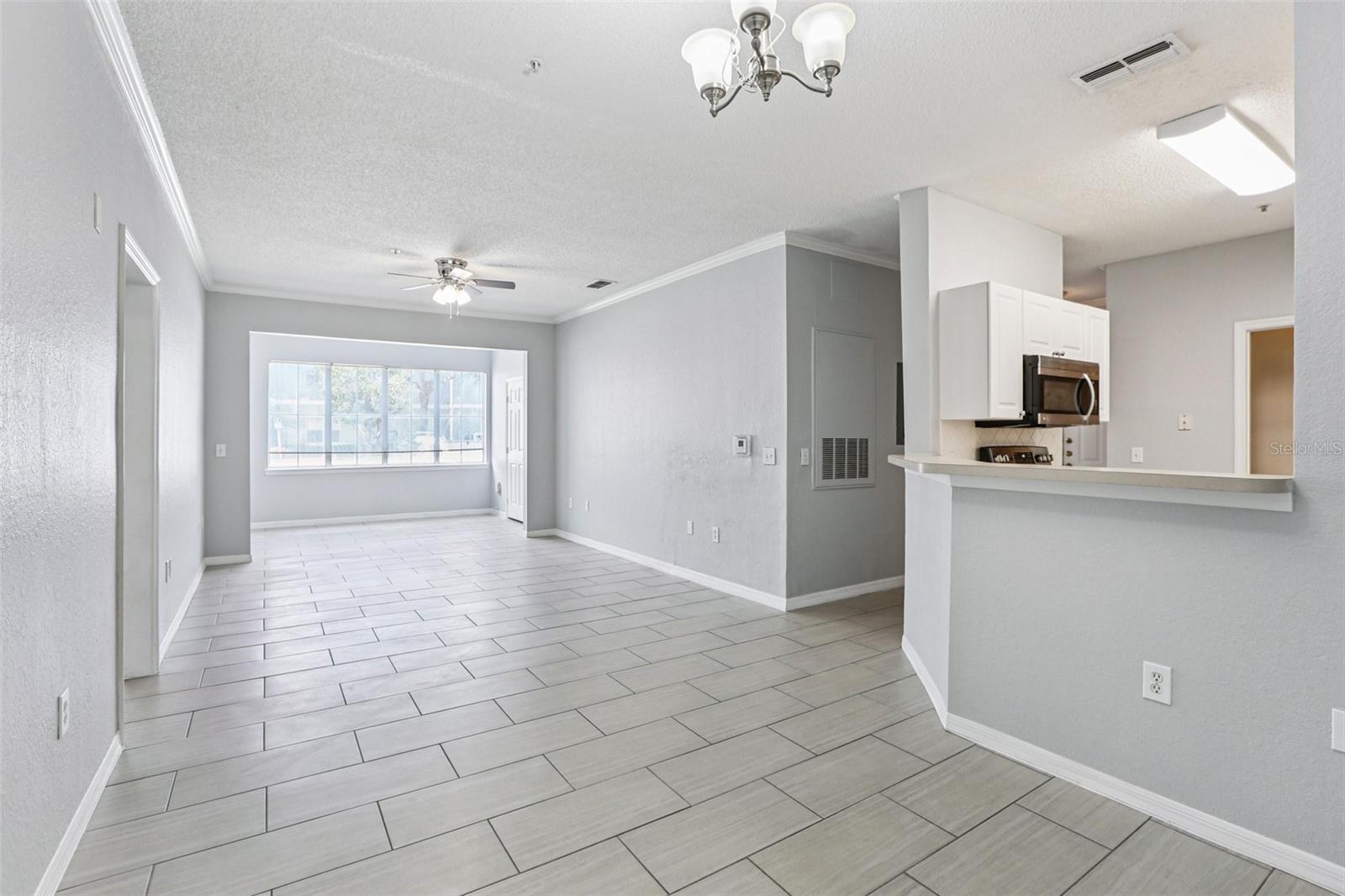 Image 3 of 25 For 18001 Richmond Place Drive 117
