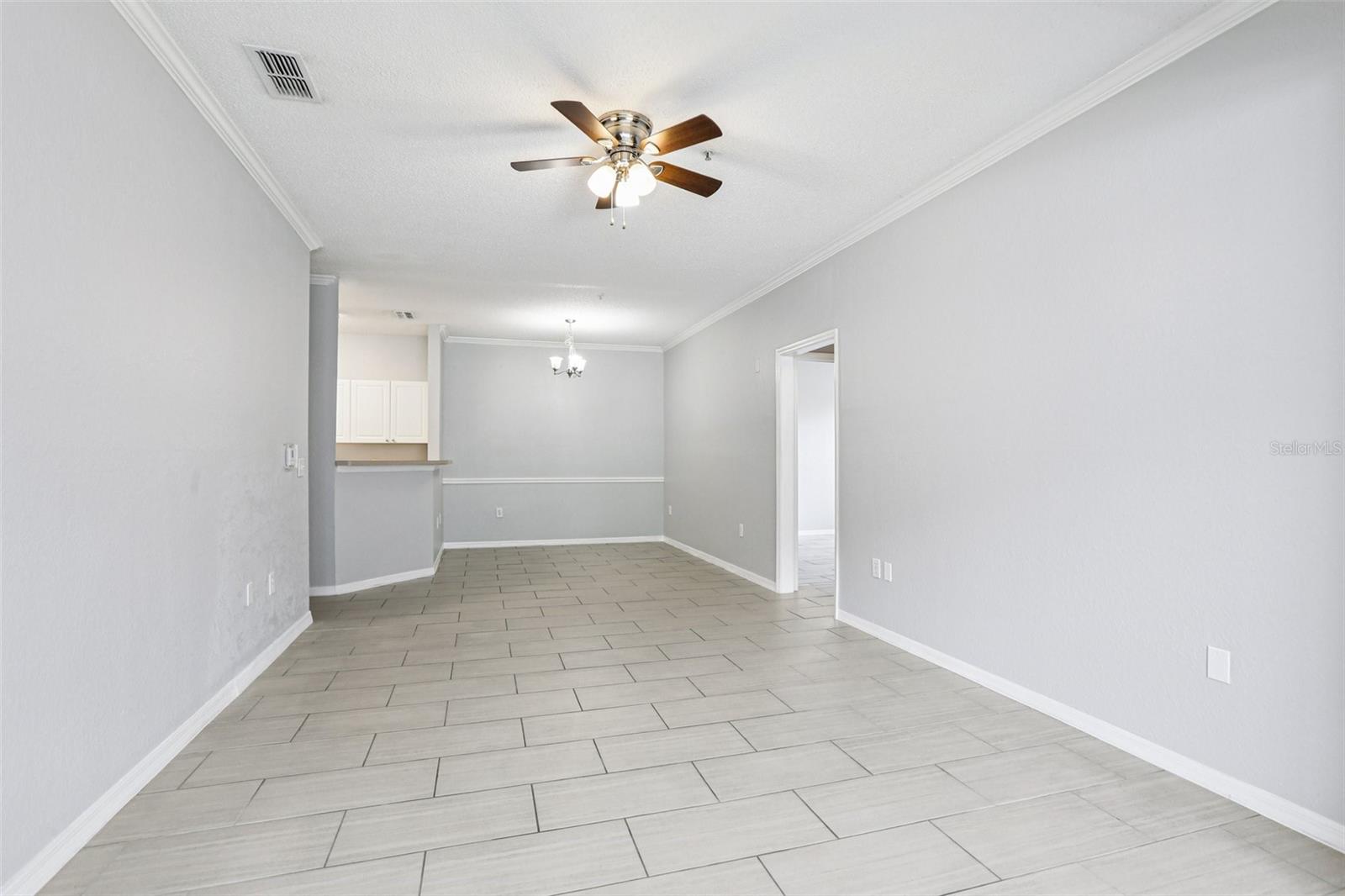Image 4 of 25 For 18001 Richmond Place Drive 117