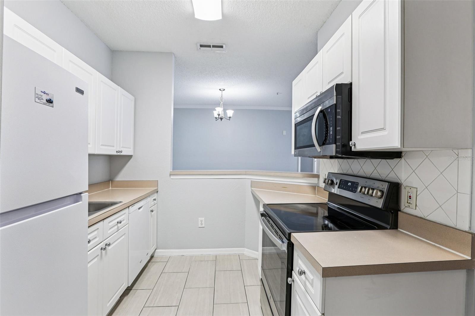 Image 5 of 25 For 18001 Richmond Place Drive 117
