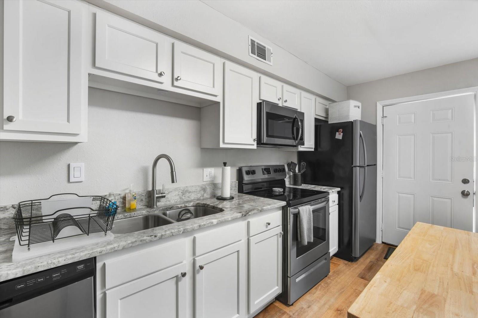 Image 4 of 18 For 4201 La Palma Court