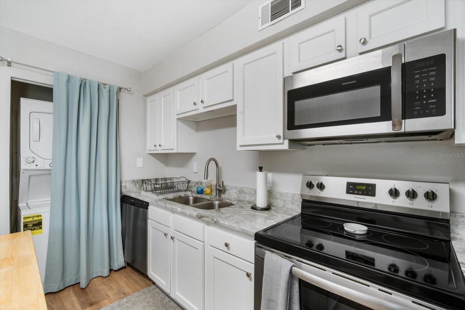 Image 5 of 18 For 4201 La Palma Court