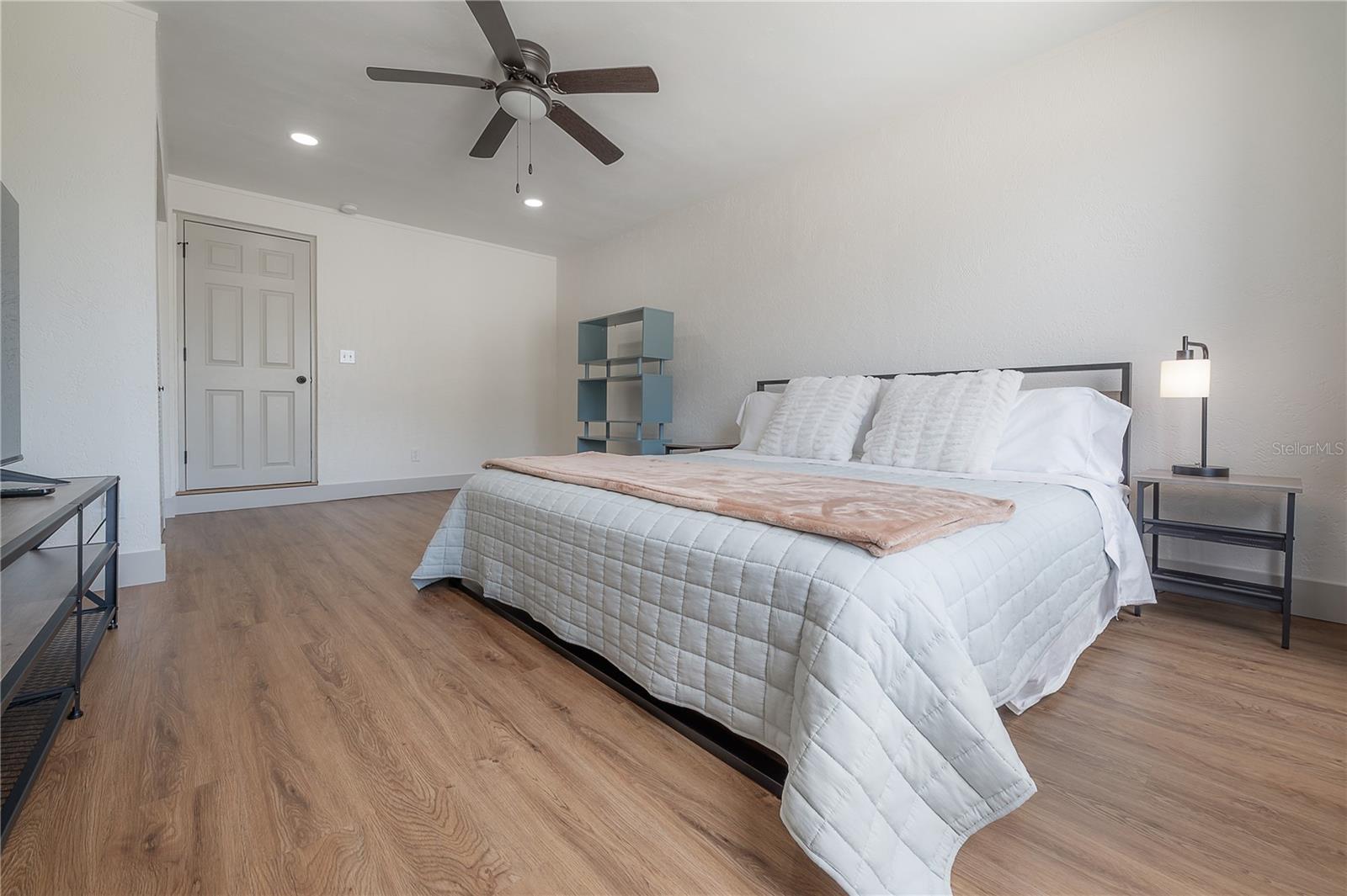 Image 21 of 27 For 611 Highland Avenue