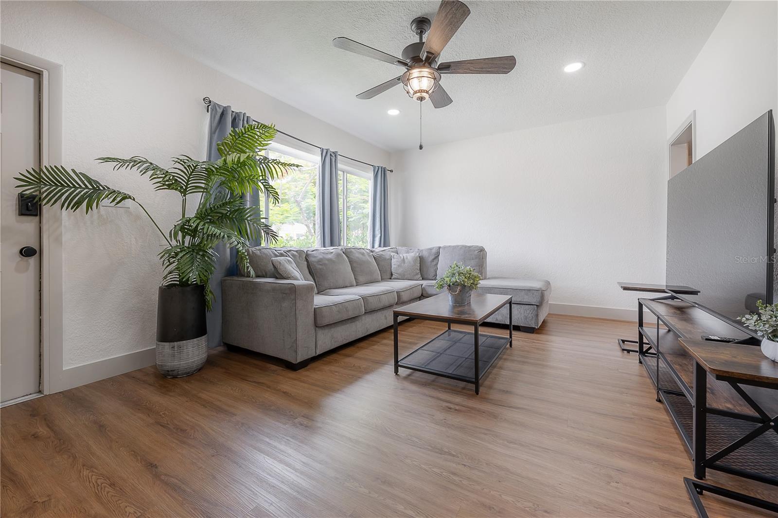 Image 6 of 27 For 611 Highland Avenue