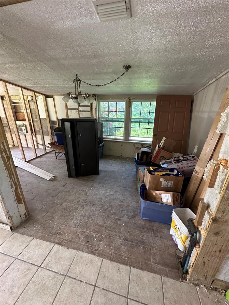 Image 10 of 28 For 6415 Werner Avenue