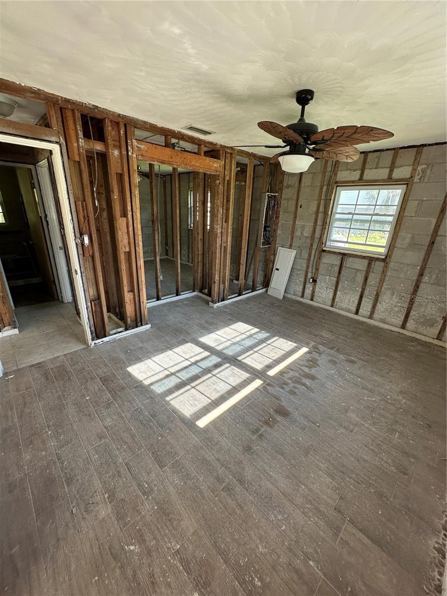 Image 13 of 28 For 6415 Werner Avenue