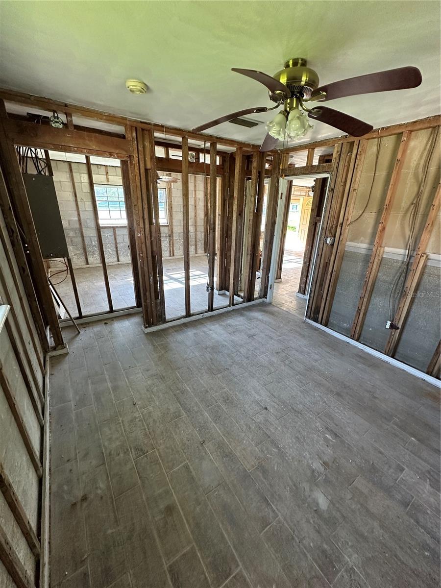 Image 16 of 28 For 6415 Werner Avenue