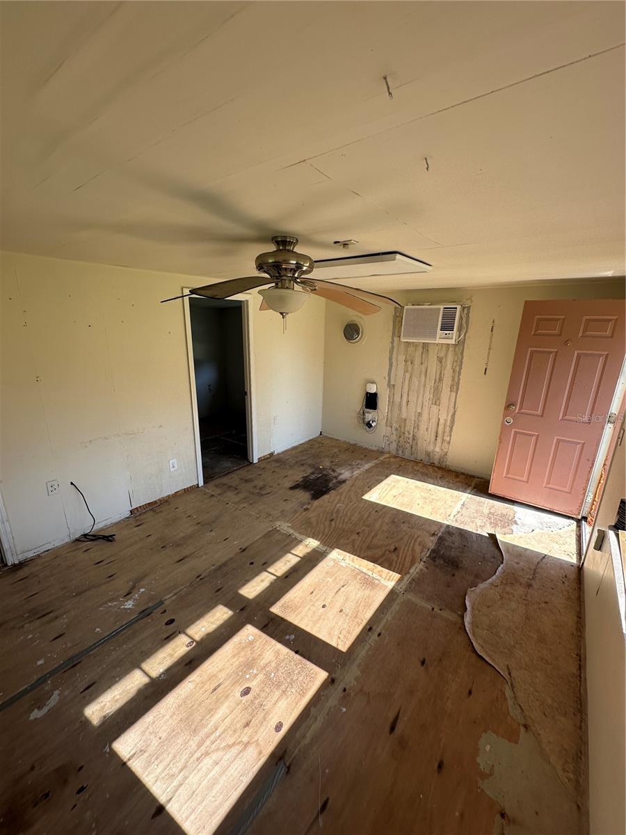 Image 20 of 28 For 6415 Werner Avenue