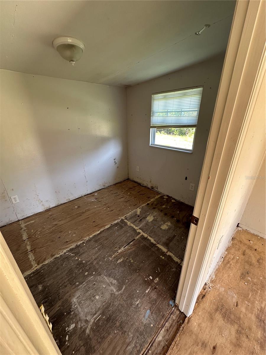 Image 22 of 28 For 6415 Werner Avenue