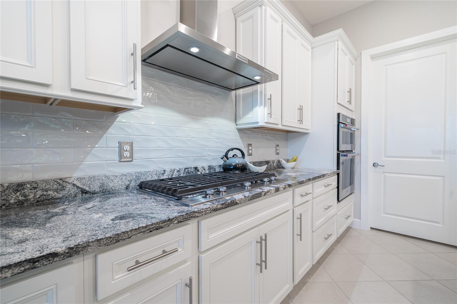 Image 27 of 77 For 18947 Sailors Delight Pass