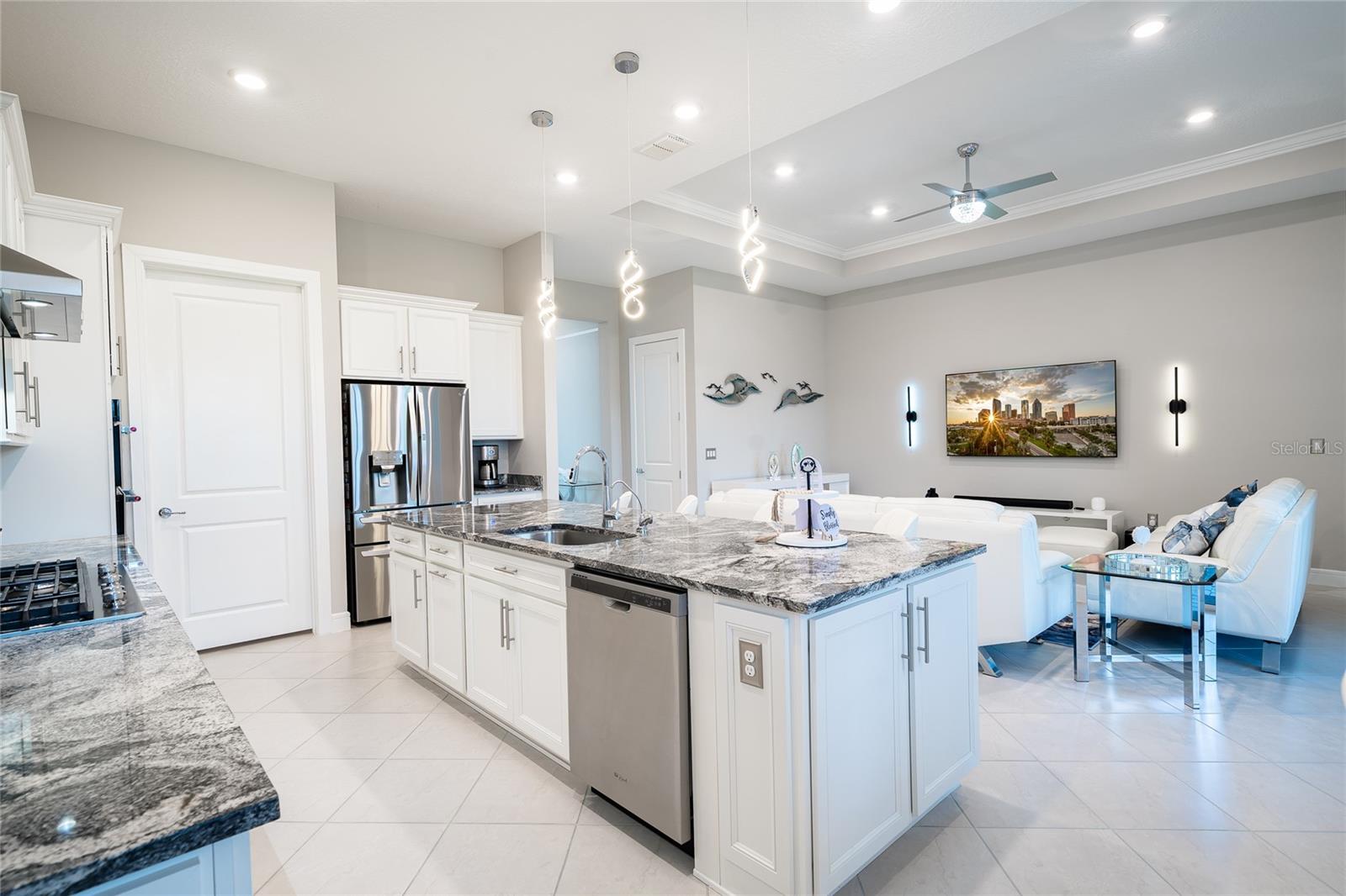 Image 30 of 77 For 18947 Sailors Delight Pass