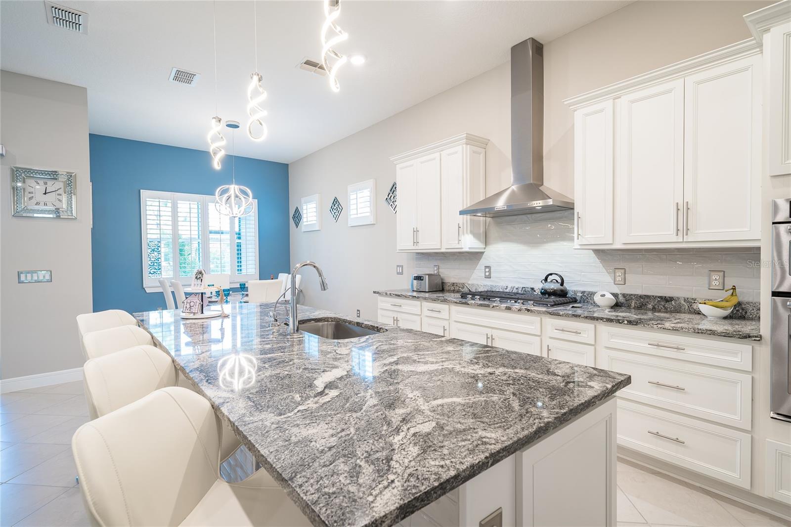 Image 32 of 77 For 18947 Sailors Delight Pass