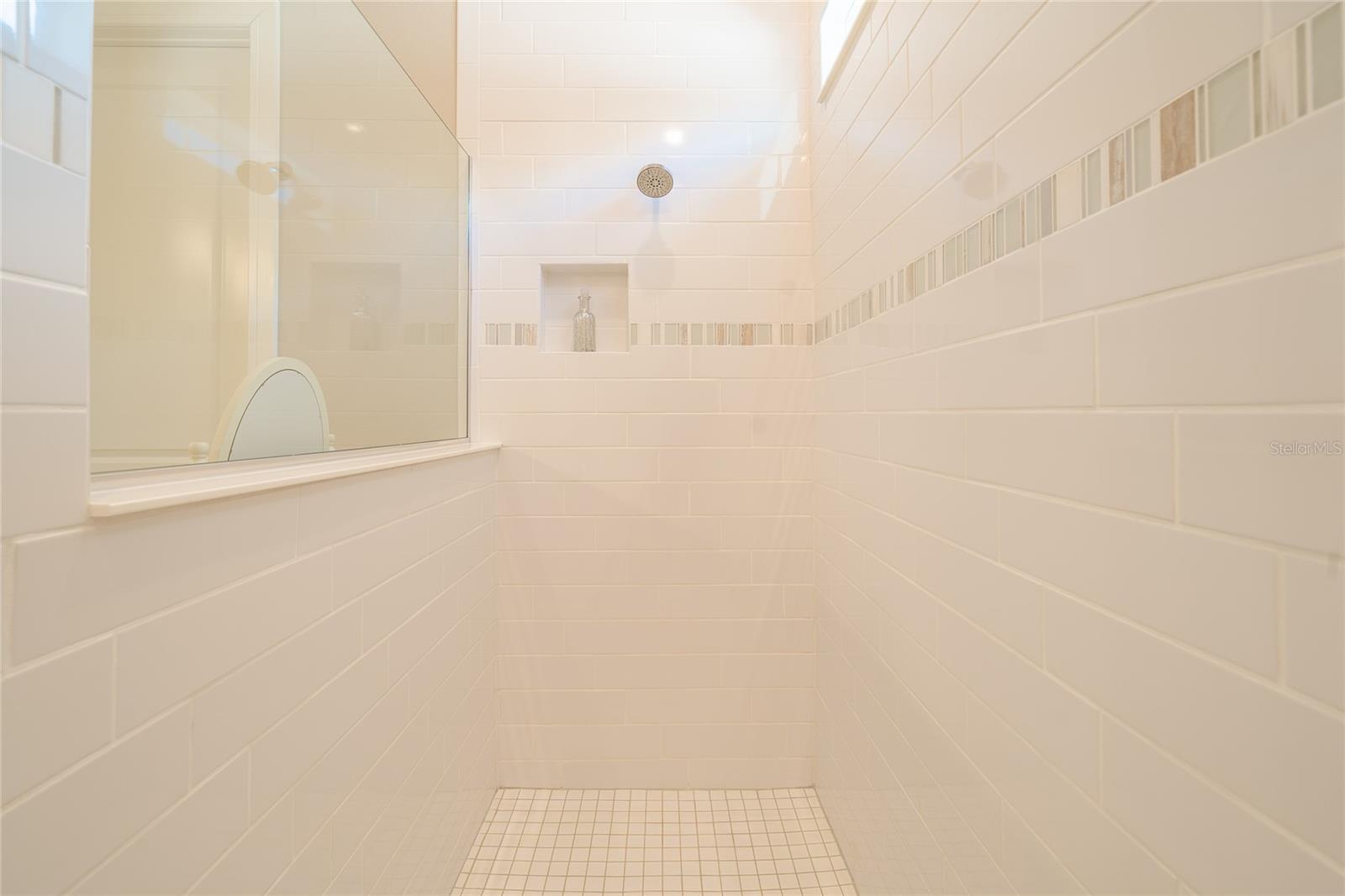 Image 44 of 77 For 18947 Sailors Delight Pass