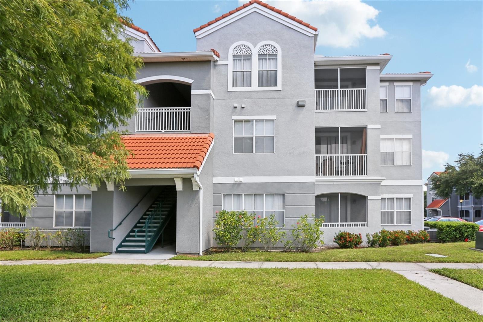 Image 16 of 18 For 18001 Richmond Place Drive 1010