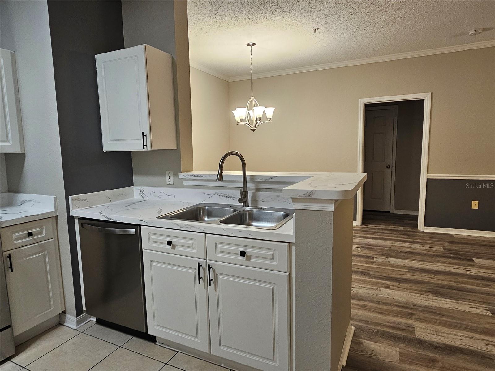 Image 2 of 18 For 18001 Richmond Place Drive 1010