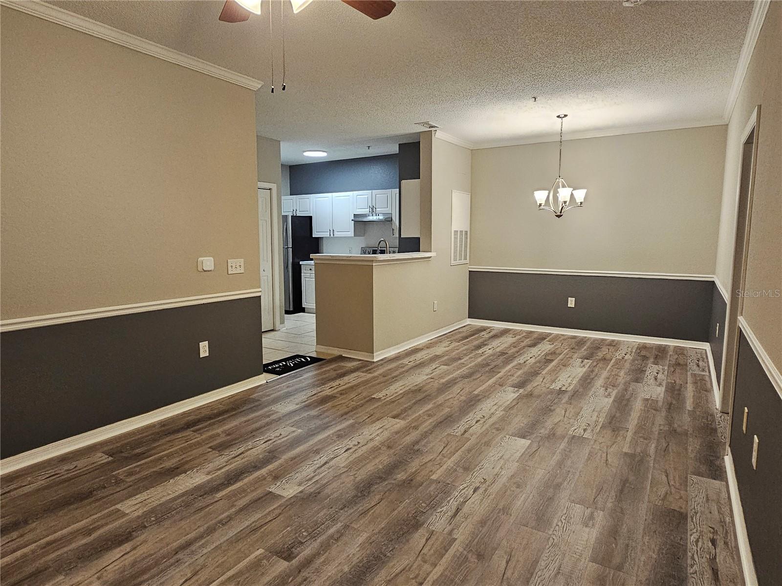 Image 6 of 18 For 18001 Richmond Place Drive 1010