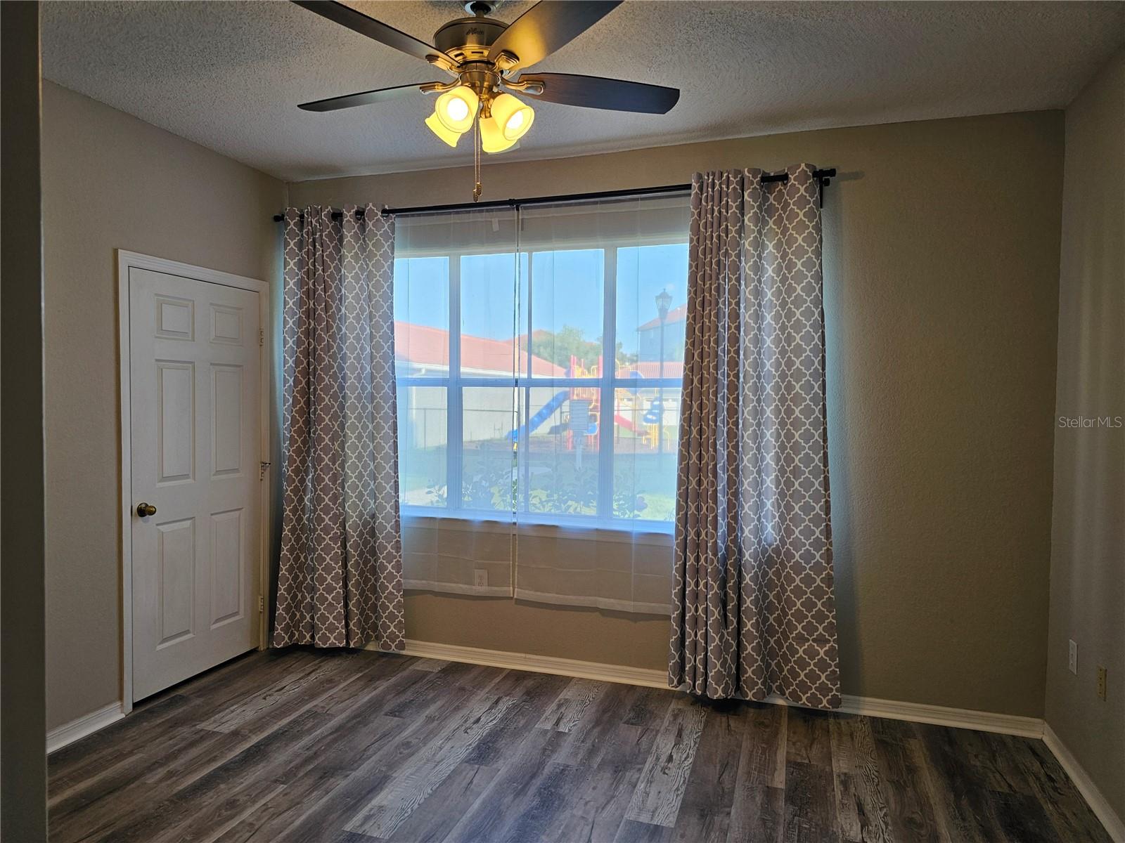 Image 7 of 18 For 18001 Richmond Place Drive 1010