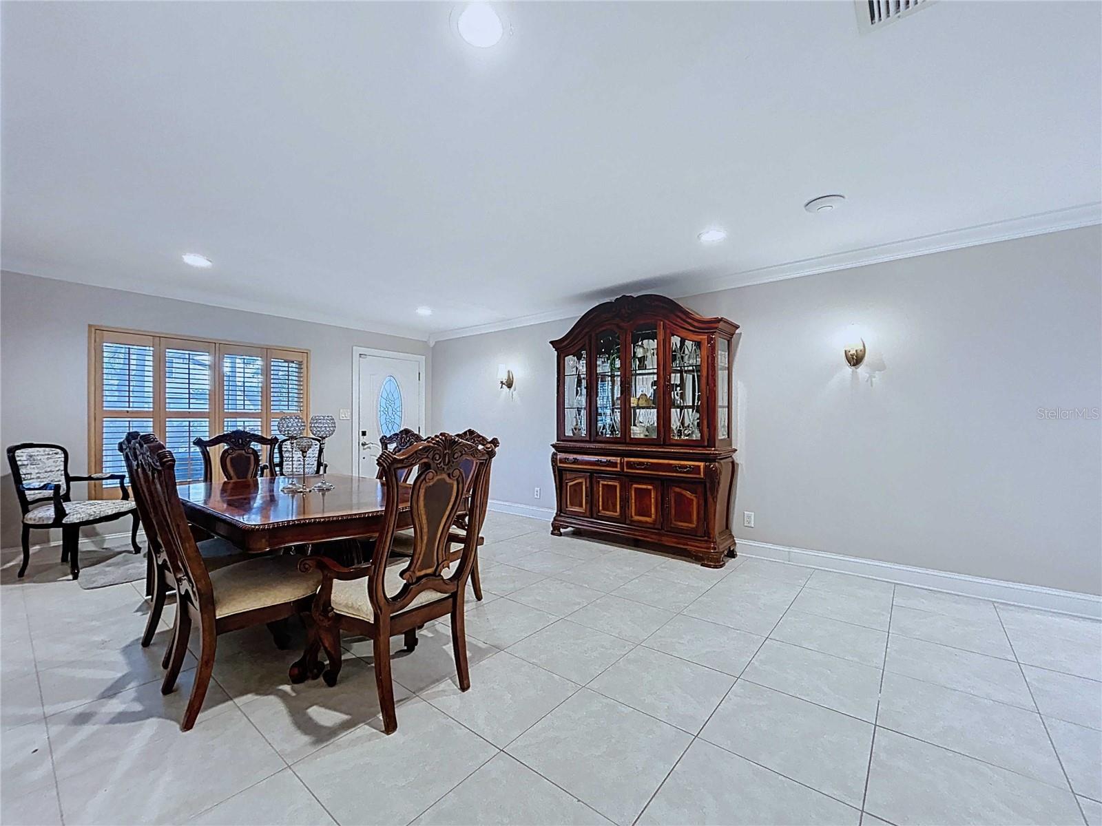 Image 12 of 66 For 3912 Fontainebleau Drive