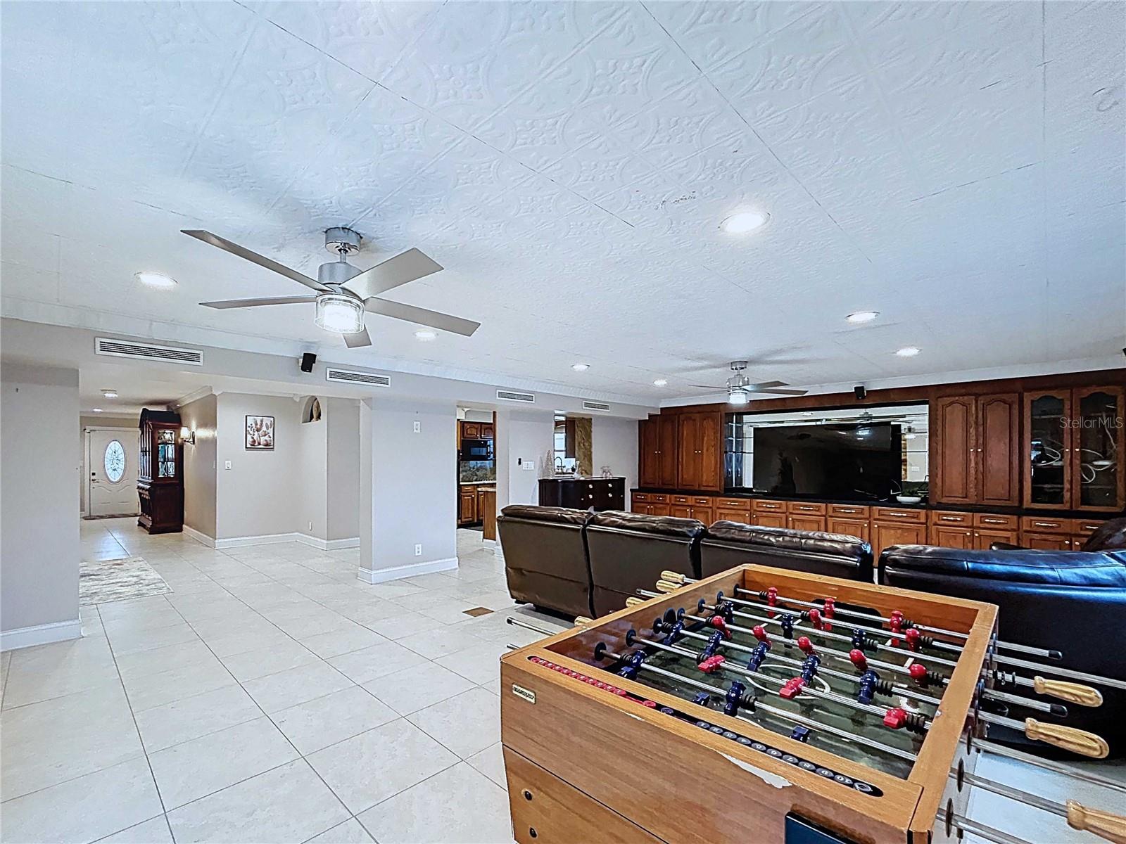 Image 16 of 66 For 3912 Fontainebleau Drive