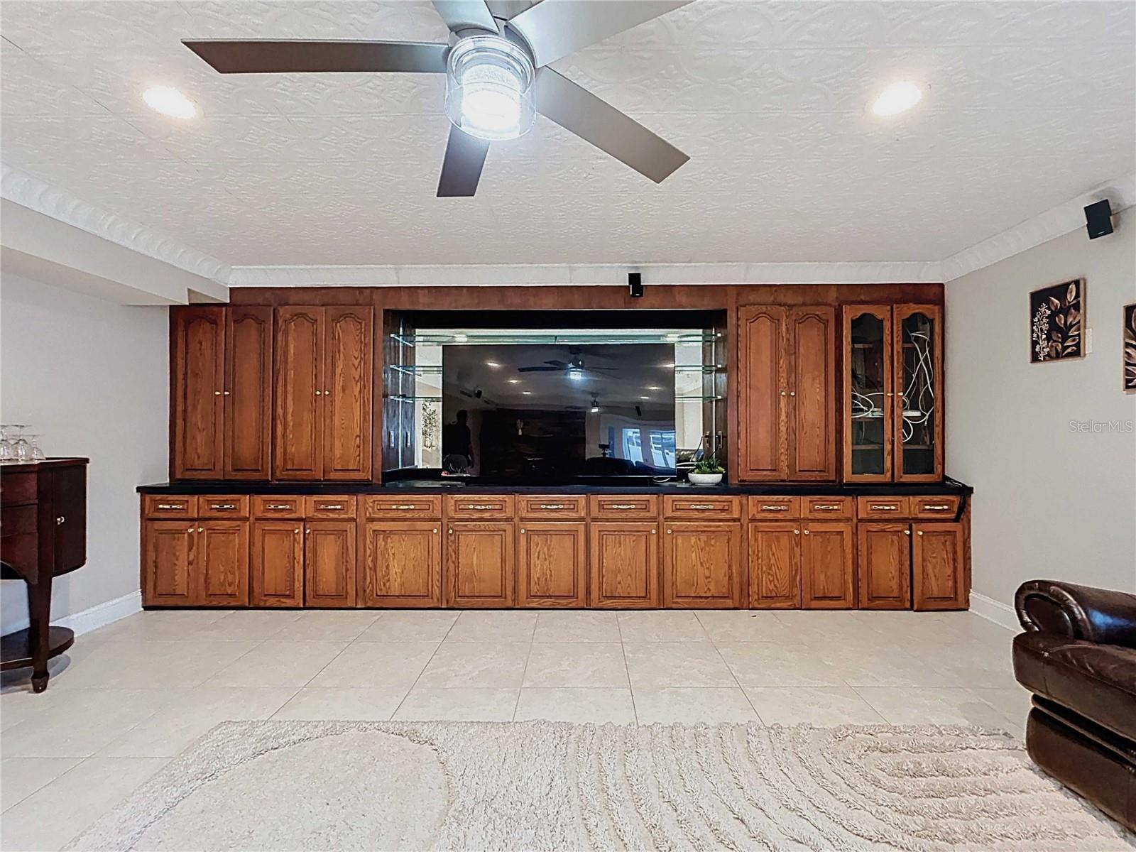 Image 19 of 66 For 3912 Fontainebleau Drive