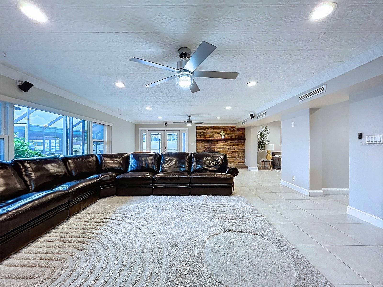 Image 20 of 66 For 3912 Fontainebleau Drive