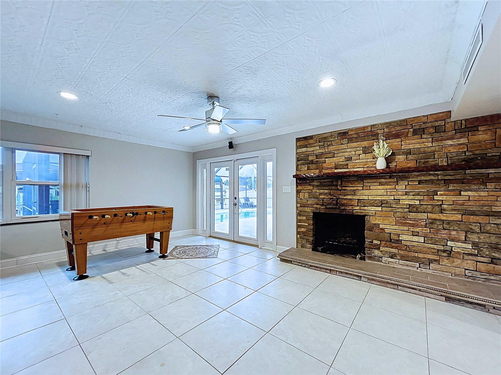 Image 21 of 66 For 3912 Fontainebleau Drive