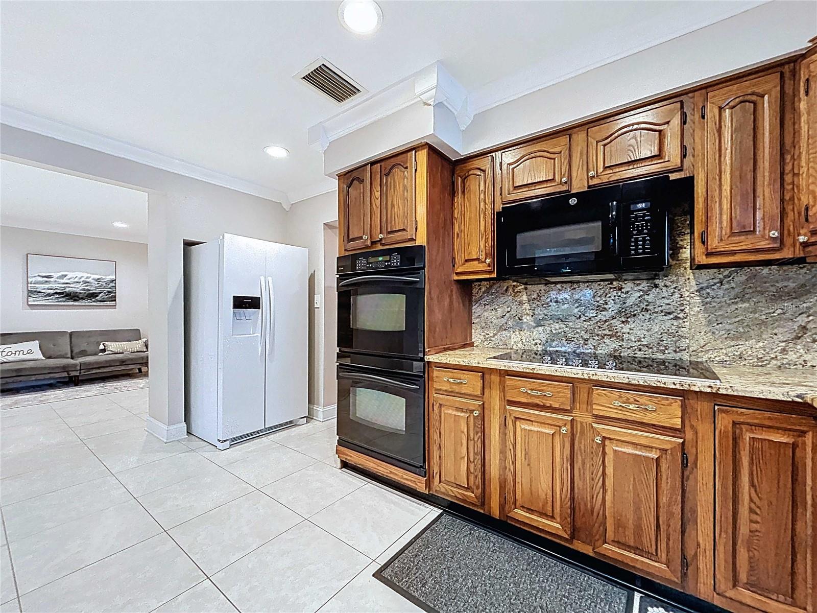 Image 23 of 66 For 3912 Fontainebleau Drive