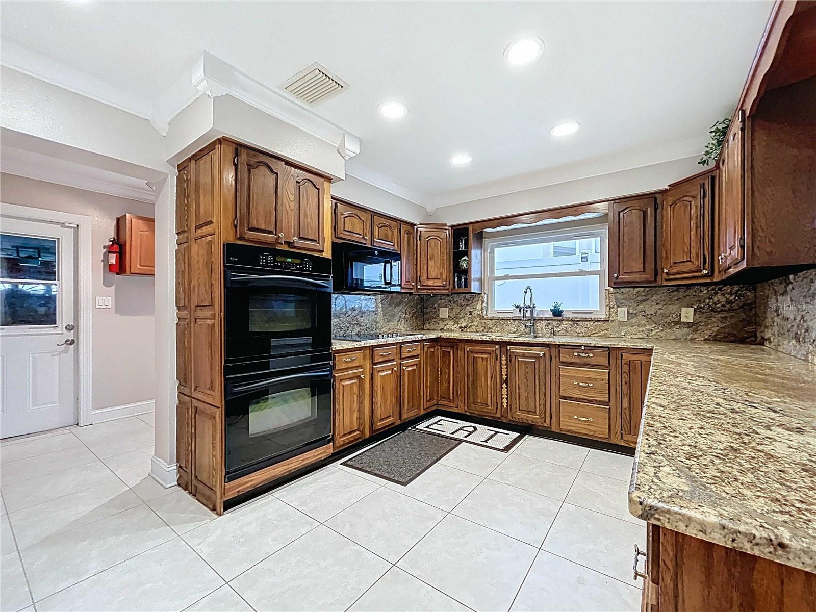 Image 24 of 66 For 3912 Fontainebleau Drive