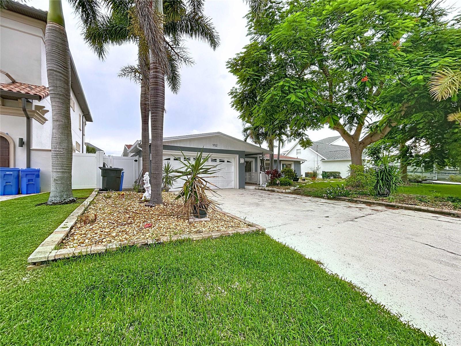 Image 3 of 66 For 3912 Fontainebleau Drive