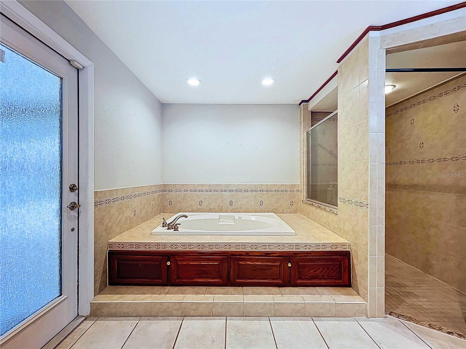 Image 43 of 66 For 3912 Fontainebleau Drive