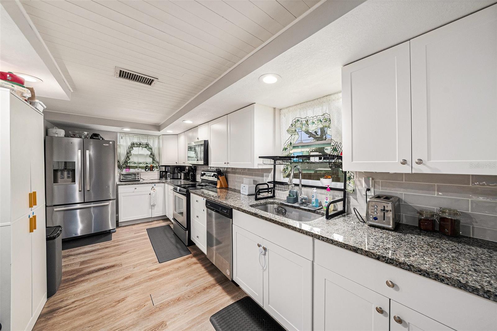 Listing photo id 2 for 5405 Golden Nugget Drive