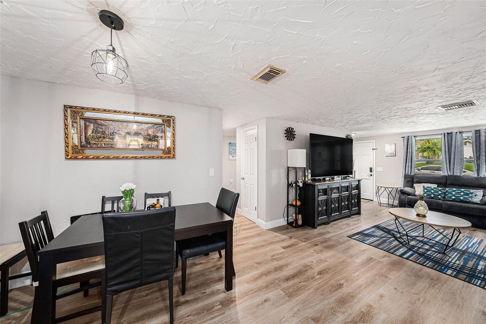 Listing photo id 4 for 5405 Golden Nugget Drive