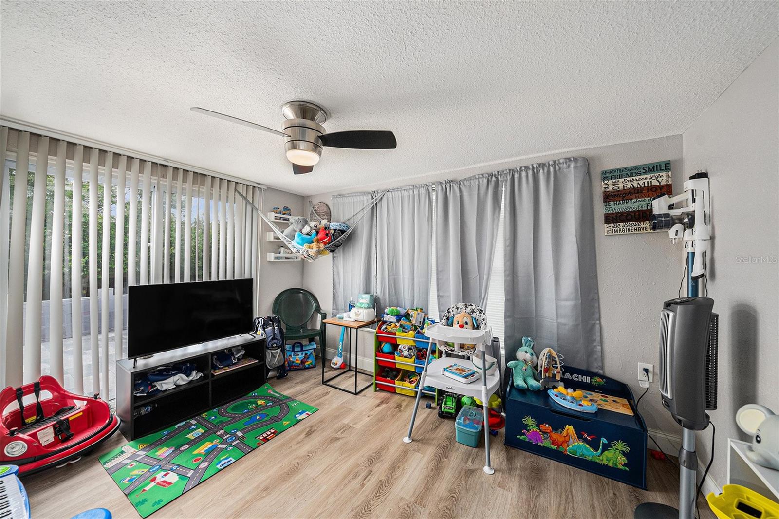 Listing photo id 7 for 5405 Golden Nugget Drive