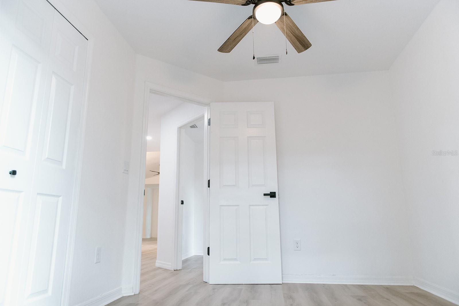 Image 11 of 22 For 402 Benton Lane