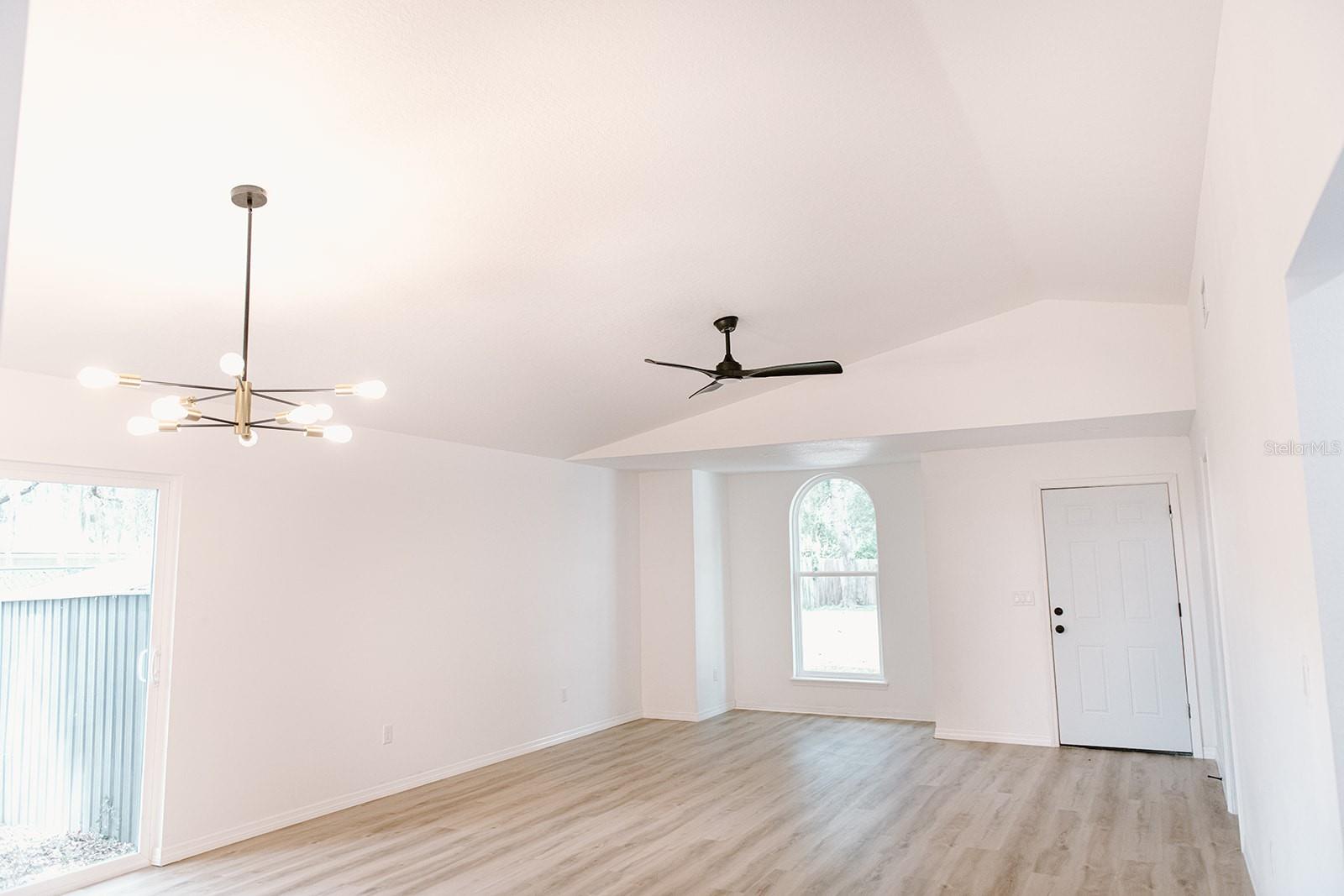 Image 3 of 22 For 402 Benton Lane