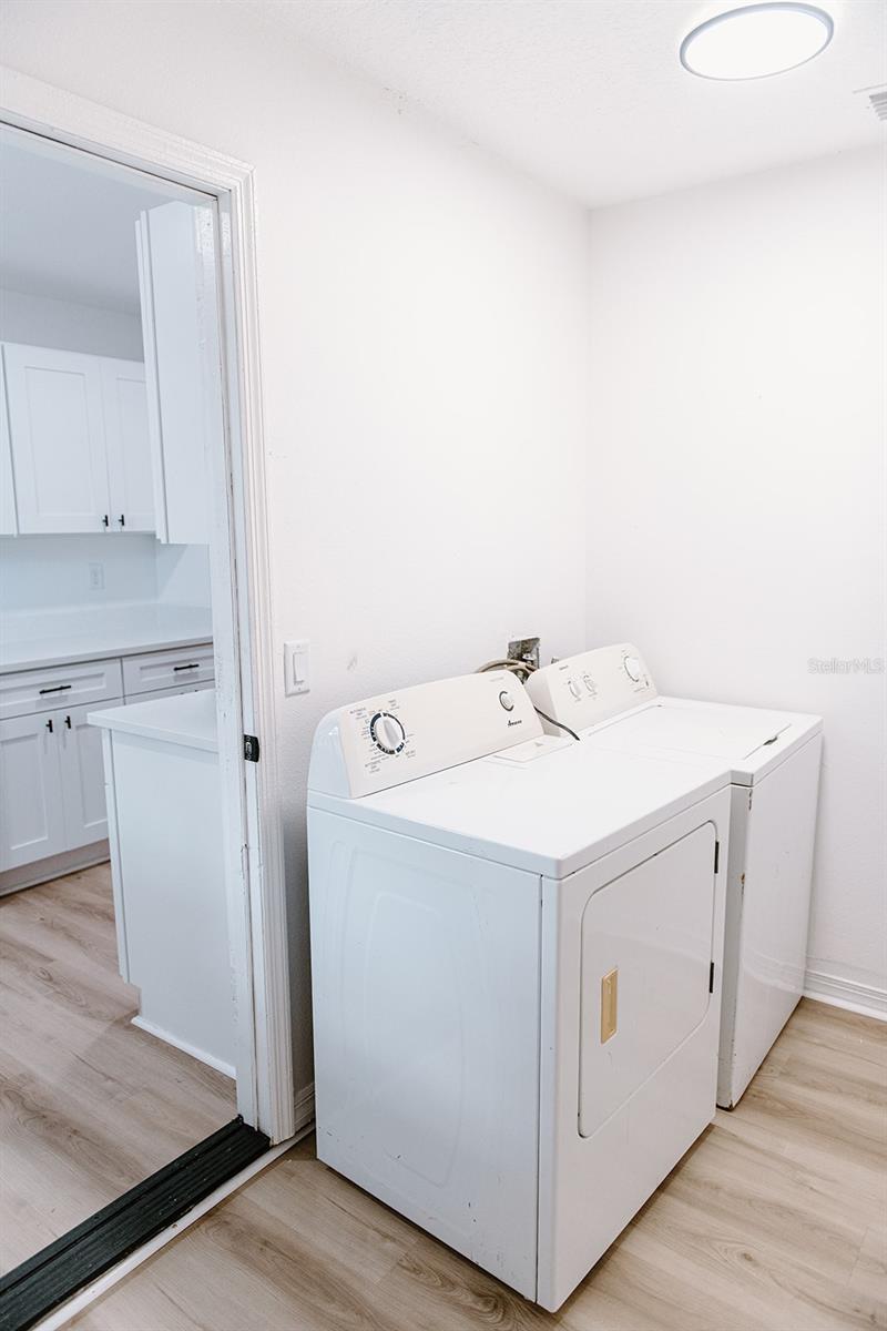 Image 7 of 22 For 402 Benton Lane