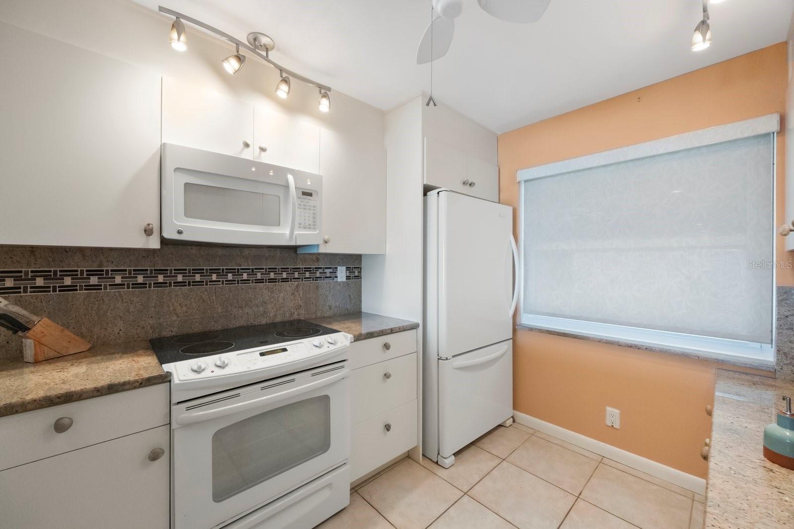 Image 11 of 37 For 6265 Sun Boulevard 112