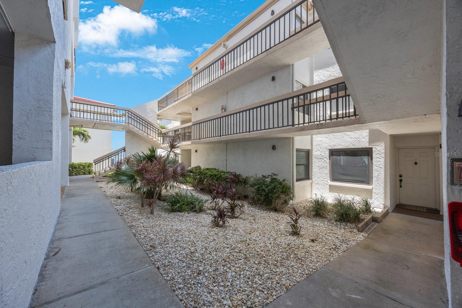 Image 3 of 37 For 6265 Sun Boulevard 112