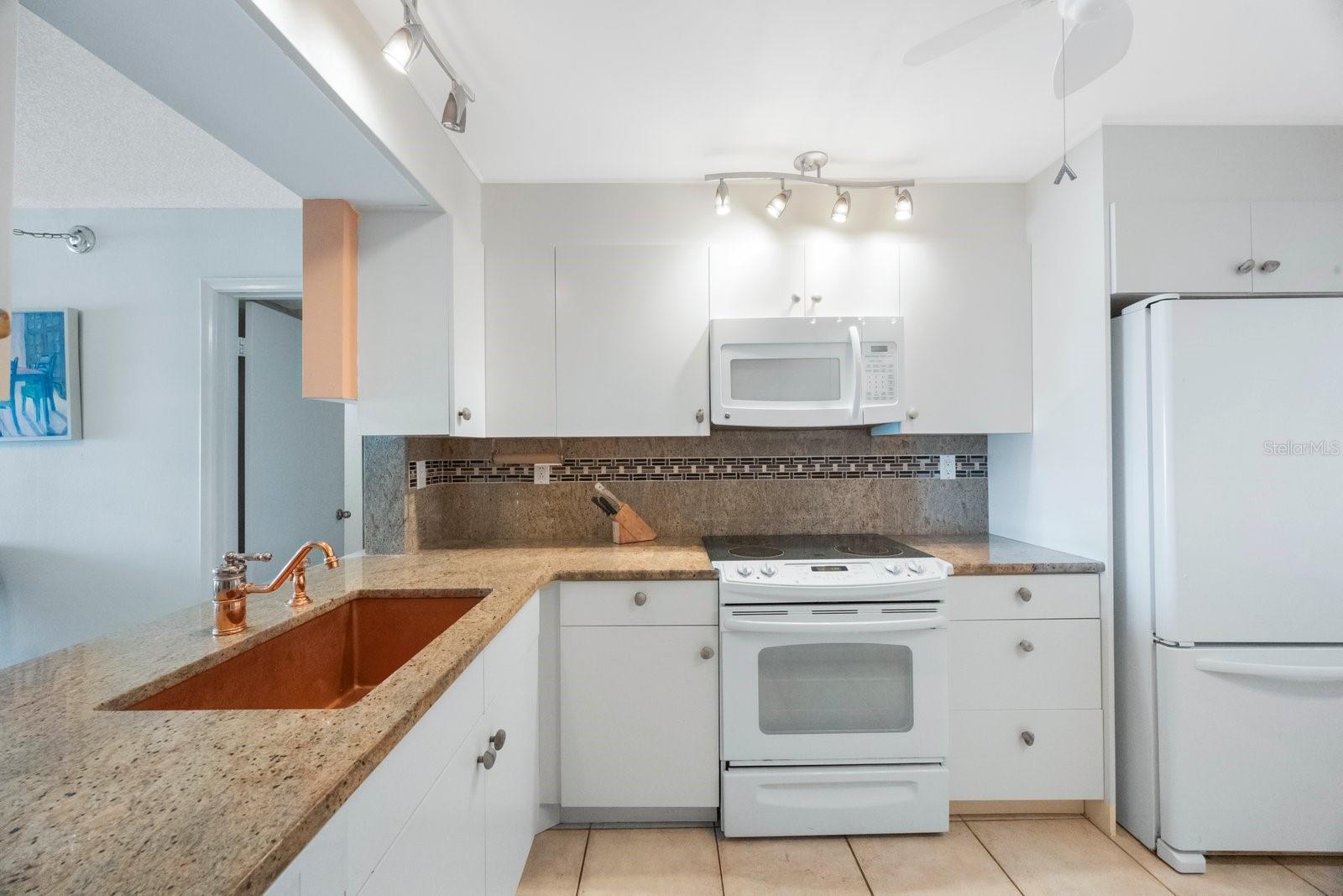 Image 7 of 37 For 6265 Sun Boulevard 112