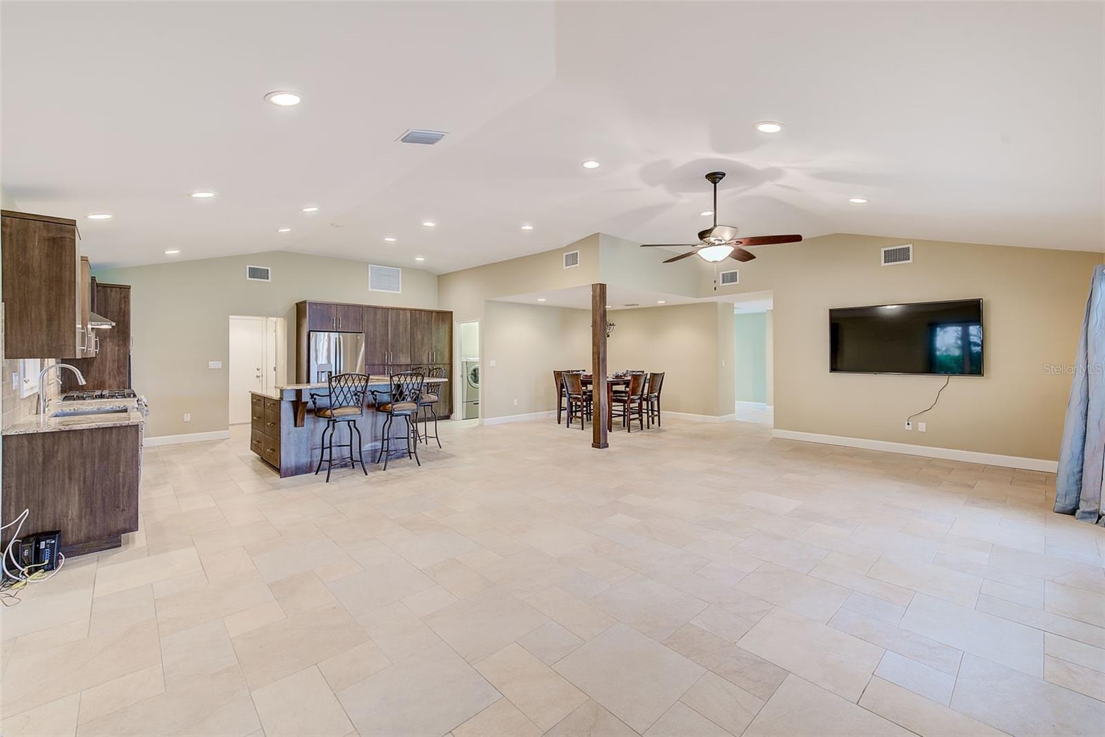 Image 14 of 58 For 410 Harbor View Lane